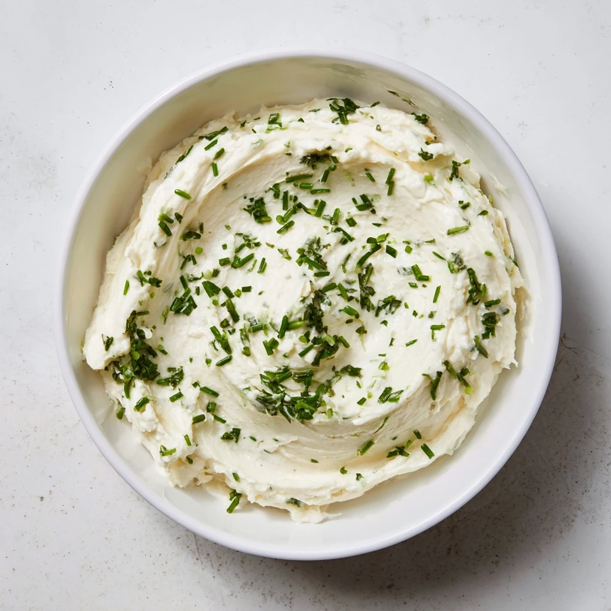 Homemade creamy dip with parsley and chives, invitingly served with crunchy potato chips and ready to enjoy.